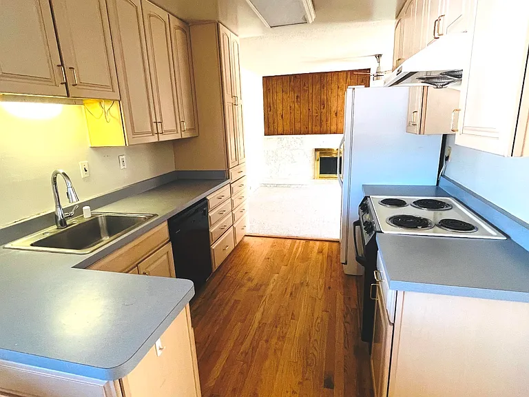 10460 Davison Ave — Photo 6