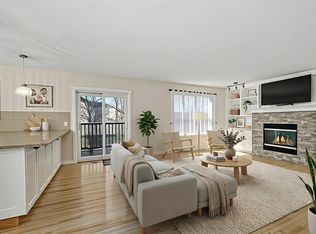 232 E Oakmere Pl, Chestermere, AB T1X 1L2