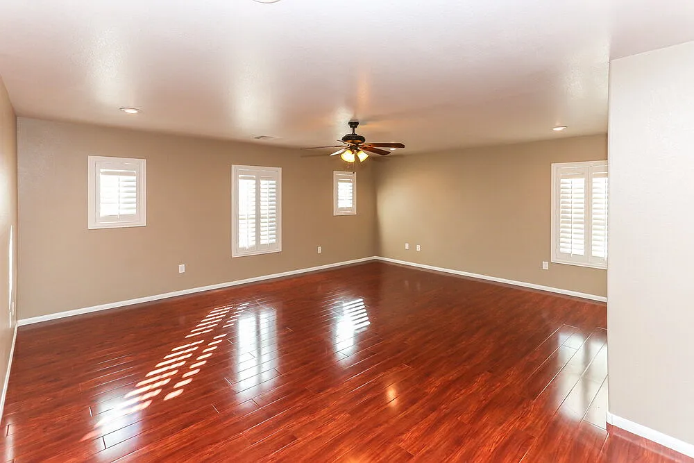 4 bed, 3.0 bath, 2206 sqft, $2,435 — Photo 4