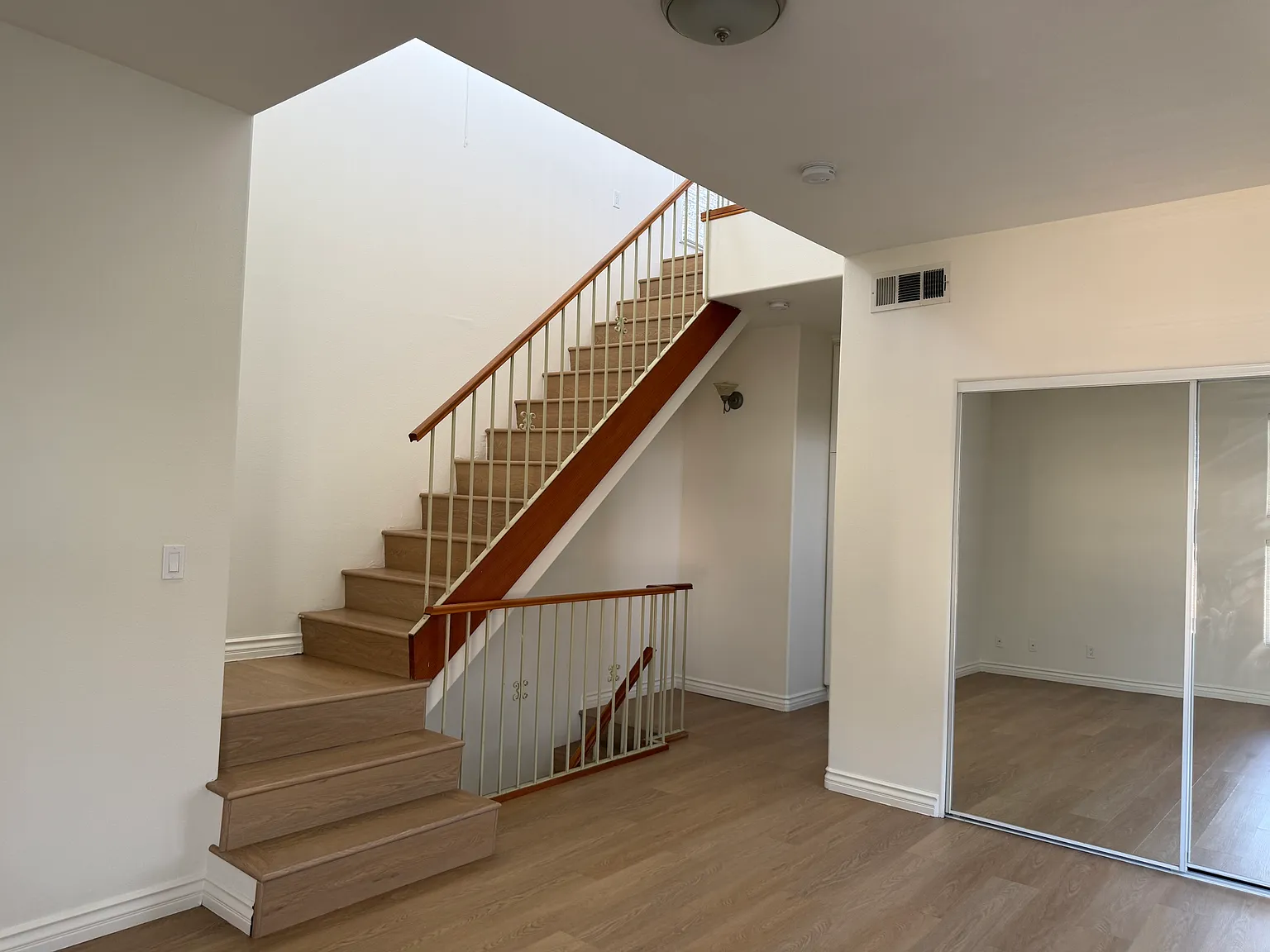 1 bed, 1.5 bath, $2,350 — Photo 4