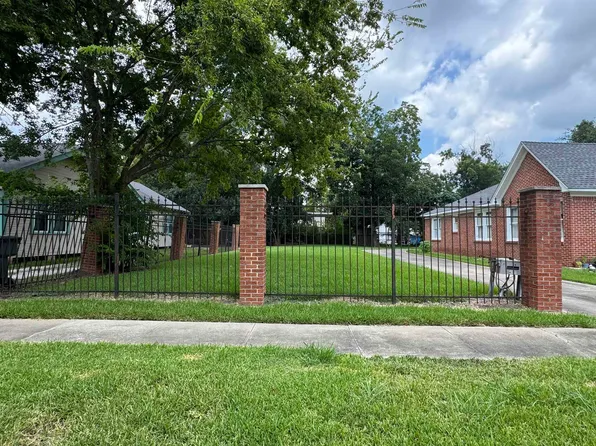 2570 McFaddin St, Beaumont, TX 77702