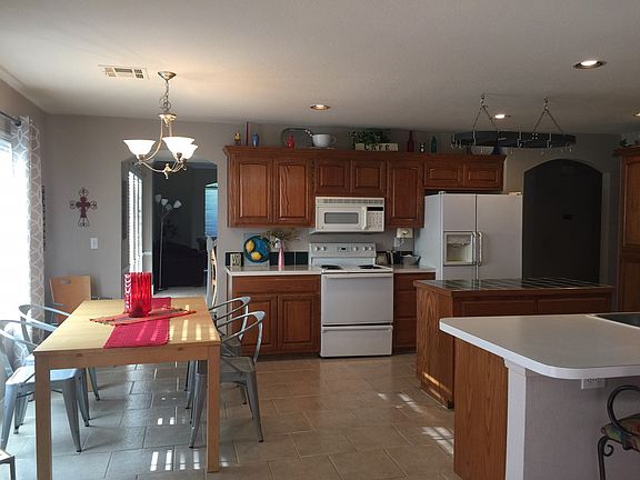 Kitchen eating area - nook