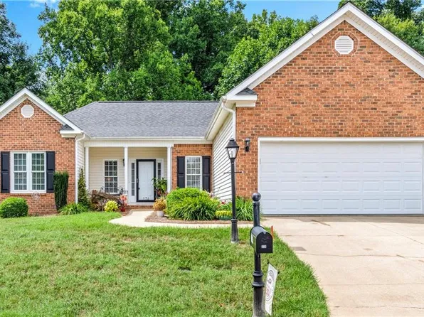 174 Stadium Oaks Dr, Clemmons, NC 27012