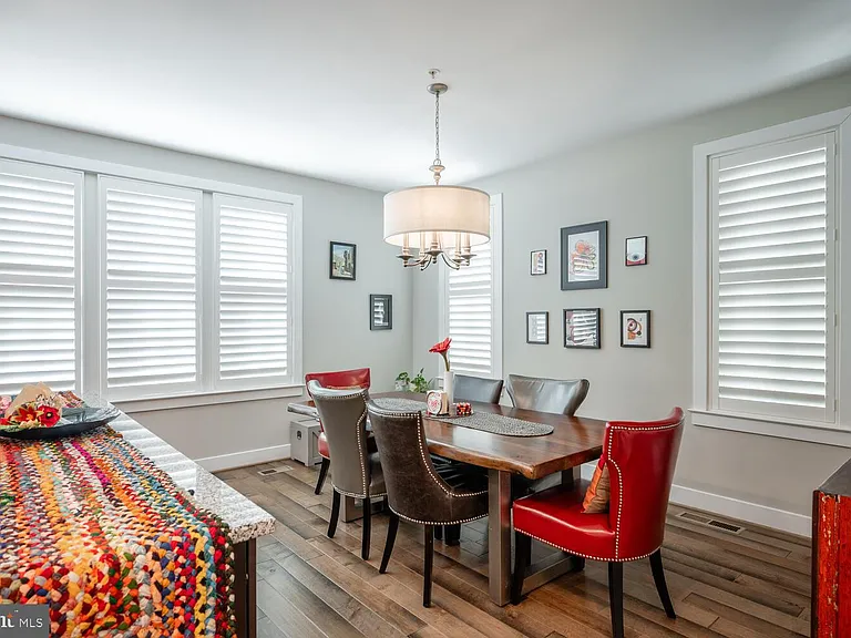1126 N Stuart St — Photo 32