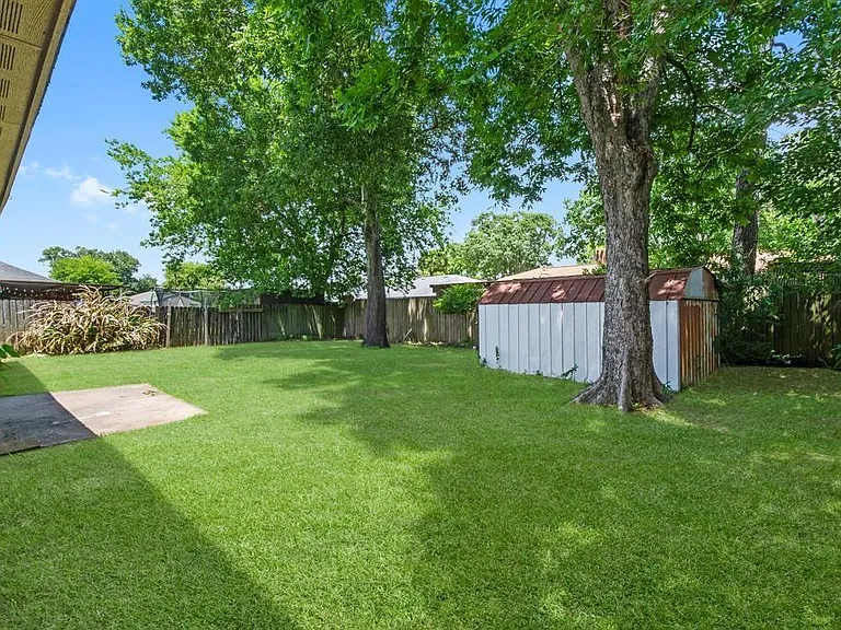 9718 Shady Tree Ln — Photo 24