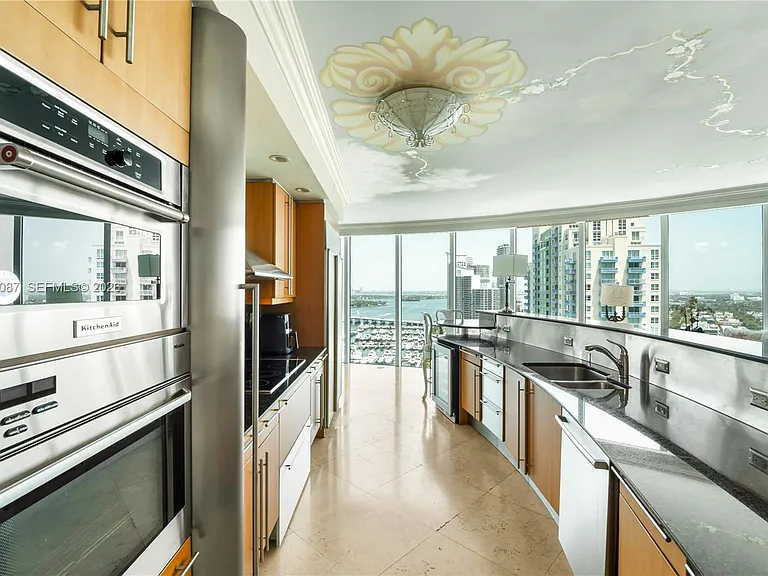 1000 S Pointe Dr #2501 — Photo 34
