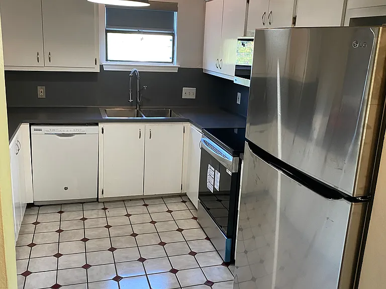 2400 Southland Dr #B — Photo 18