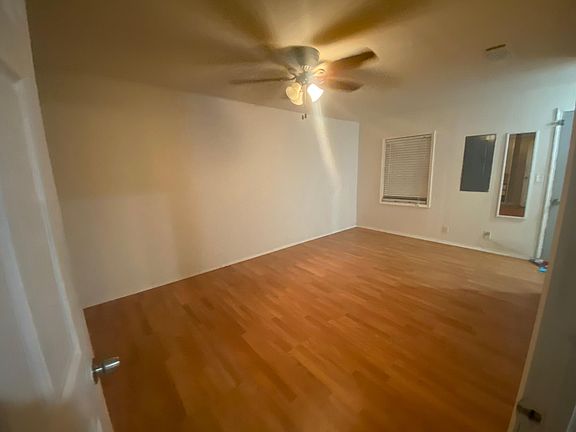 5th image of 3732 Peach St #B