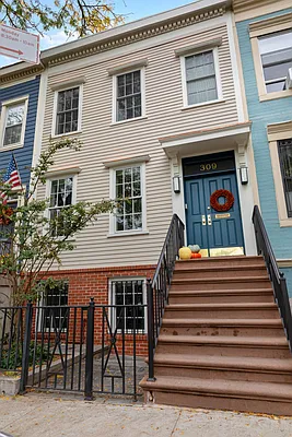 Sold by Compass | media 28