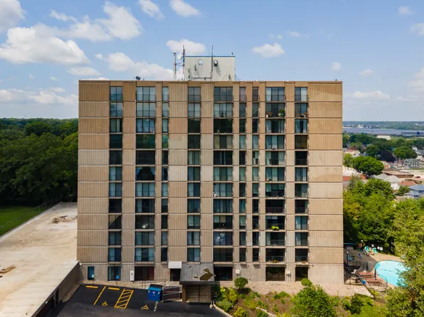 1800 7th St APT 8F, East Moline, IL 61244