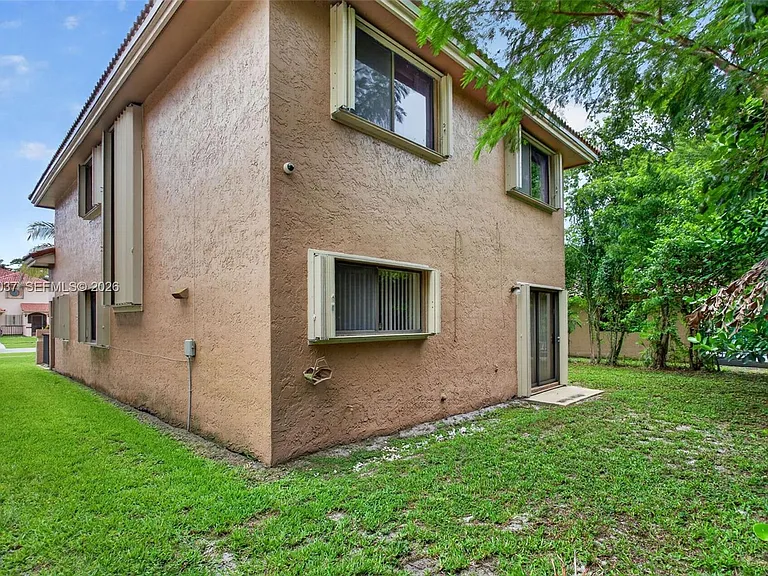 587 NW 38th Ave — Photo 34