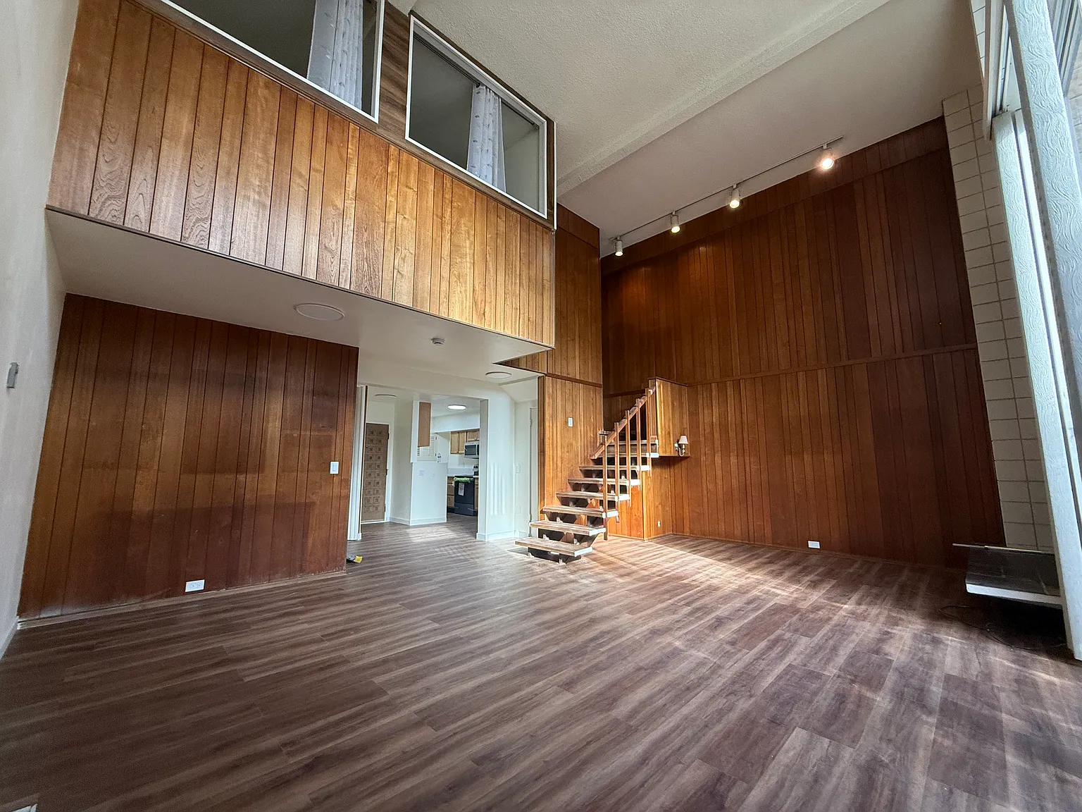 3 bed, 1373 sqft, $6,200 — Photo 2