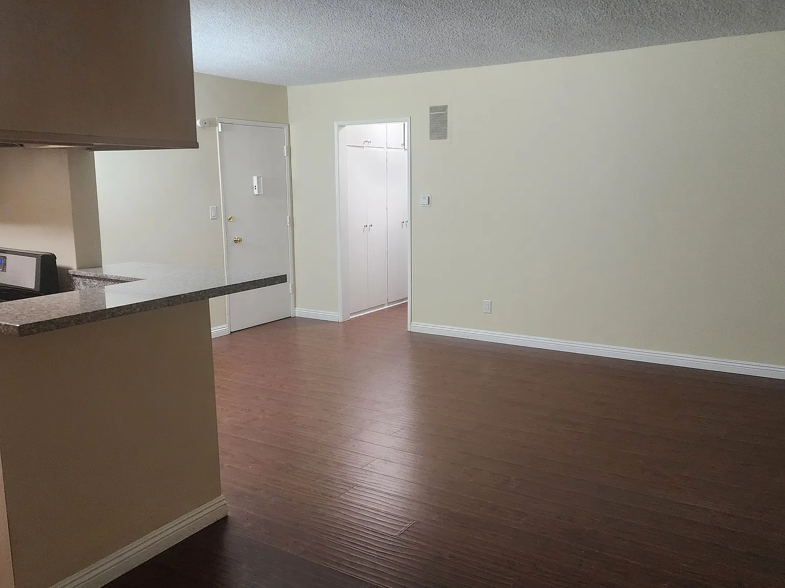 1 bed, 750 sqft, $2,300 — Photo 4