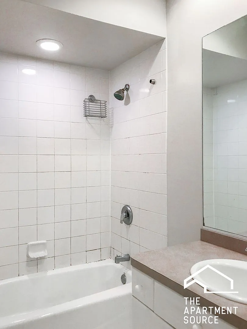 4 bed, 2500 sqft, $6,750 — Photo 4