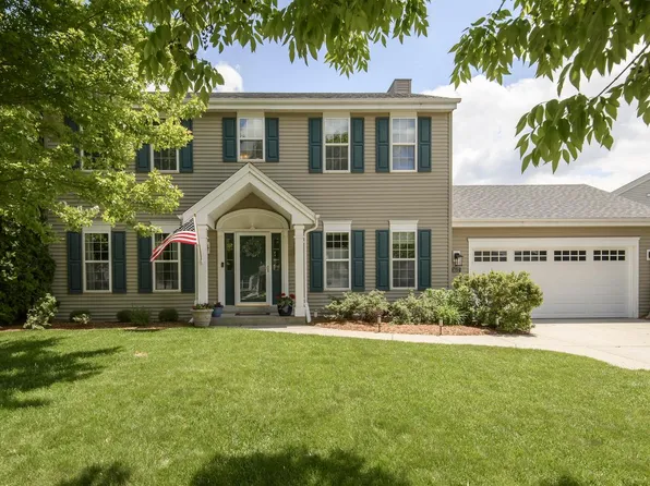3517 Rivers Crossing DRIVE, Waukesha, WI 53189