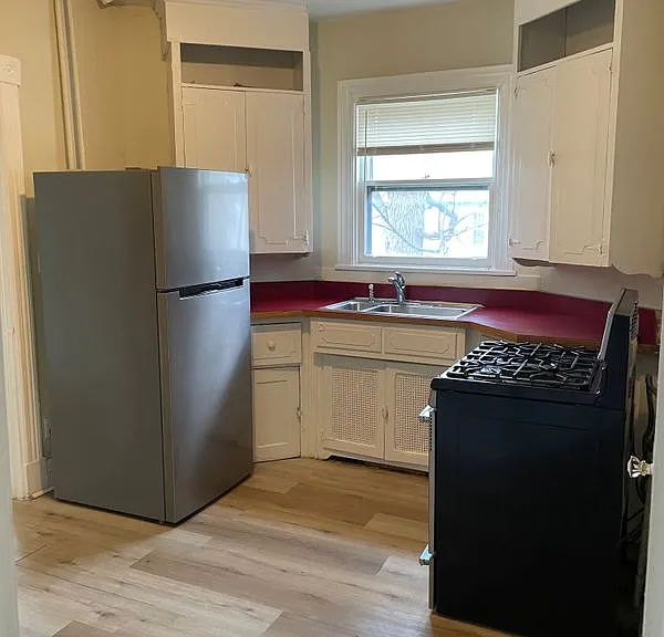 25 Woodlawn Ave #6 — Photo 6