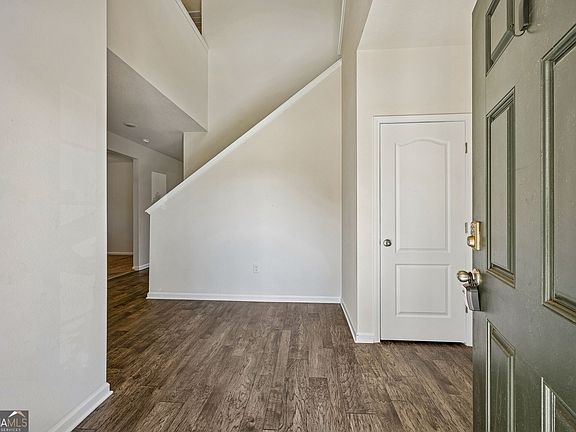 5th image of 157 Ashwood Cir