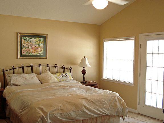 LRG MASTER BDR W/VAULTED CEILING 