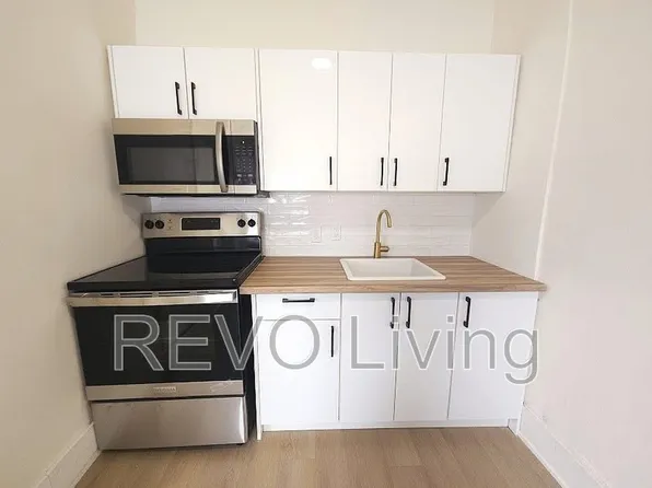 41 Elizabeth St #2, Saint Catharines, ON L2R 2L5