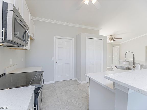 5th image of 1527 Crestwood Cir W