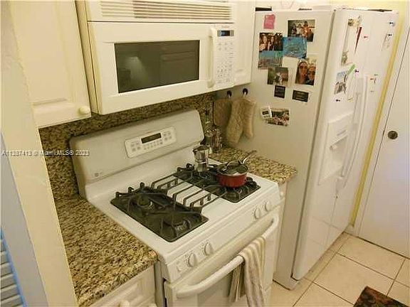 4th image of 1205 Mariposa Ave APT 416