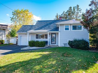 11 Dwight Cir, Commack, NY 11725