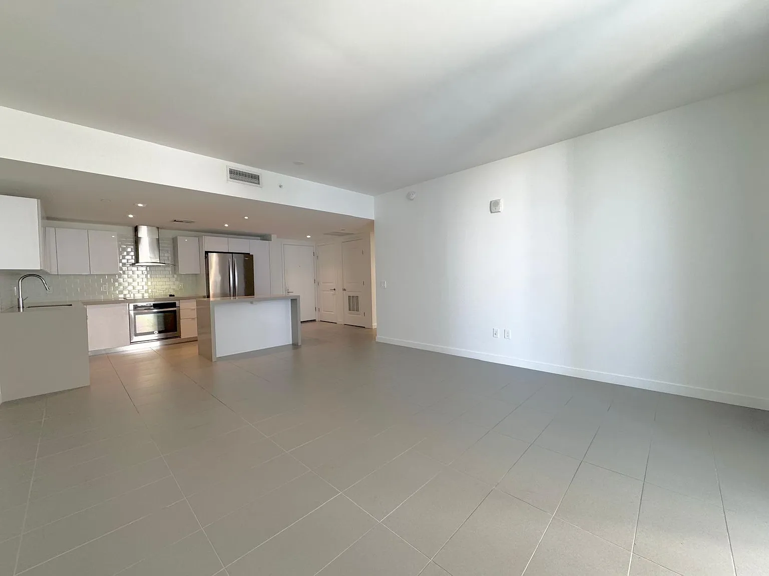 1 bed, 800 sqft, $2,900 — Photo 3