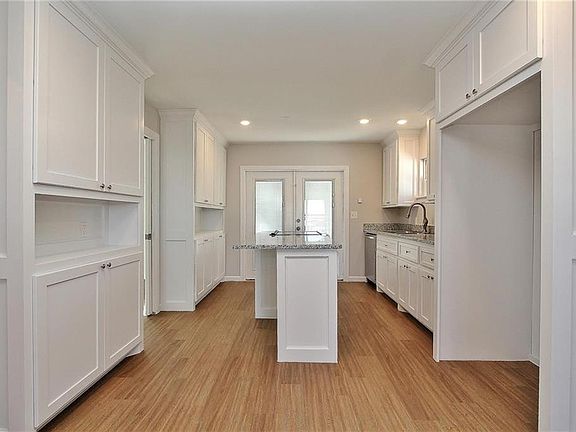 5th image of 805 N Virginia Dr