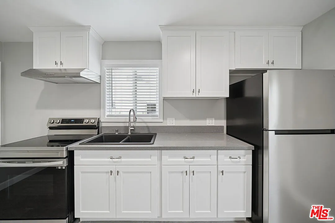 2 bed, 1.0 bath, 775 sqft, $2,250 — Photo 3
