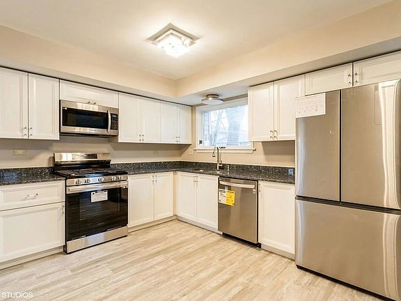 3rd image of 121 Richmond Dr