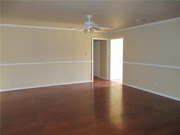 4th image of 931 Willowbrook St