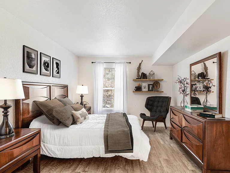 Woodland Lakes Apartments — Photo 10