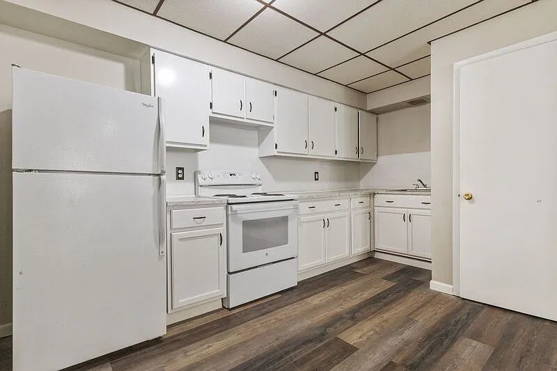 1820 Sanderson Ave — Photo 1