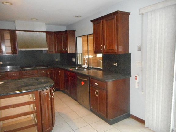 4th image of 1592 Edgewood Ct