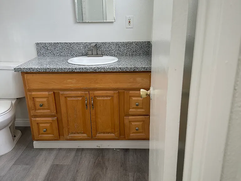 232 California Ave — Photo 3