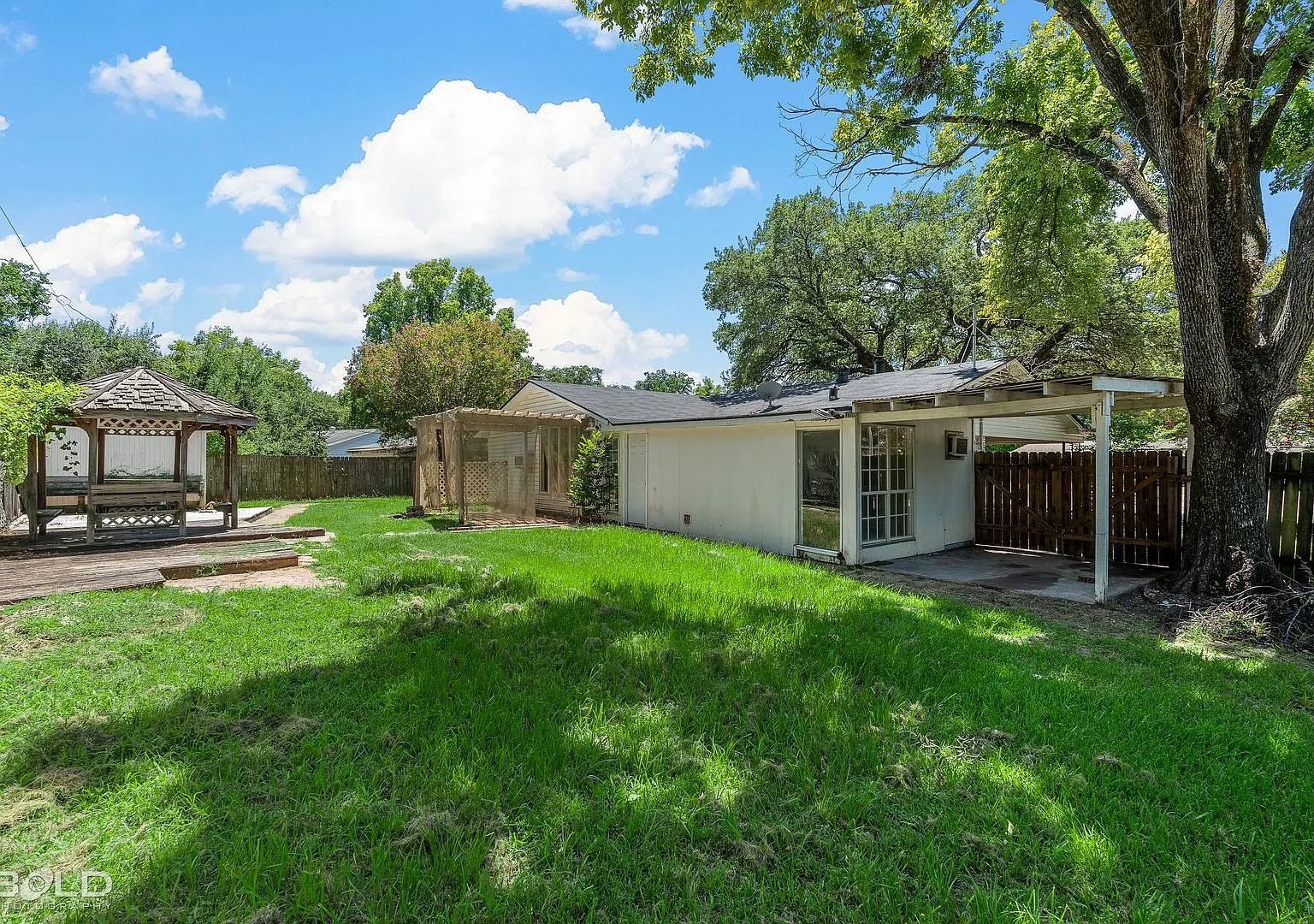 Stunning home located in the heart of Bossier City — Photo 3