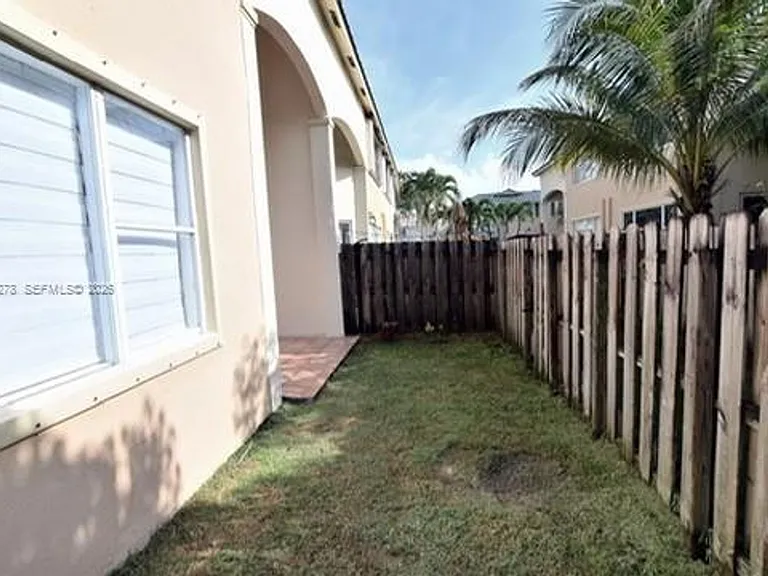 5527 NW 113th Ave #Townhouse 5527 — Photo 26