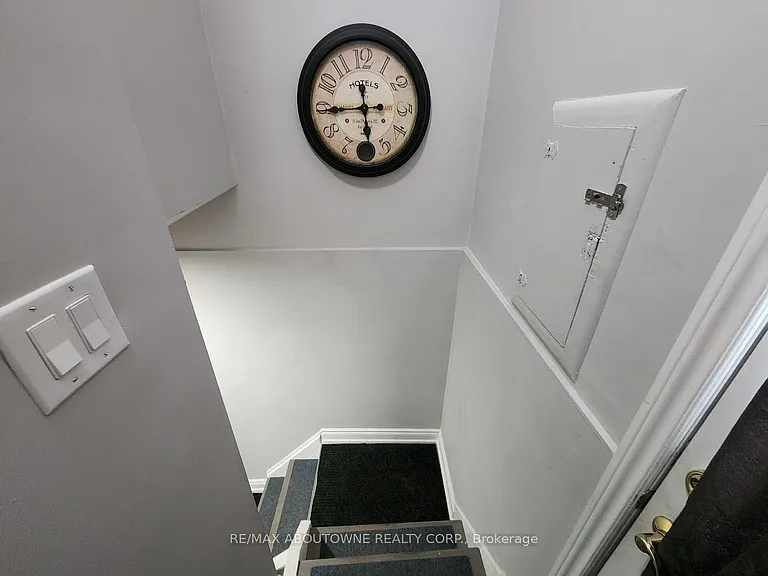 281 E 34th St #BASEMENT — Photo 3