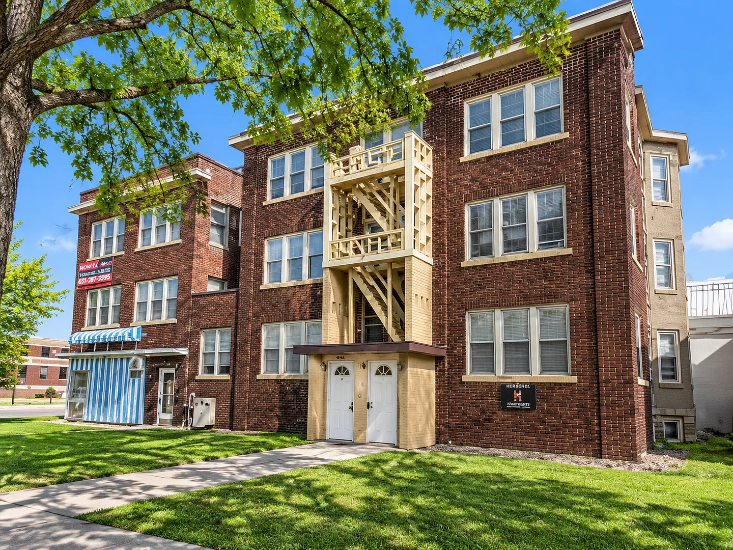 Cozy and Affordable Apartments on Green Line! — Photo 1