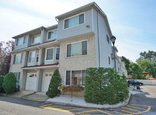 44 Susanna Ln, Staten Island, NY 10312