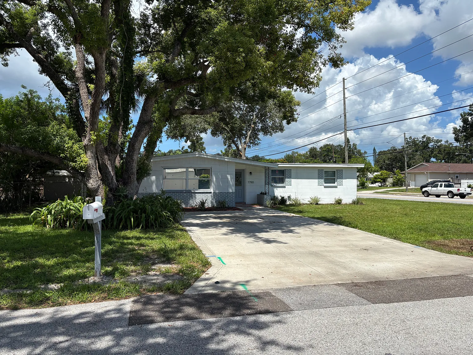3 bed, 1176 sqft, $2,095 — Photo 2