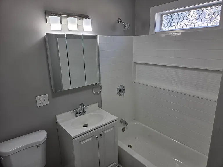 2809 N California Ave — Photo 5