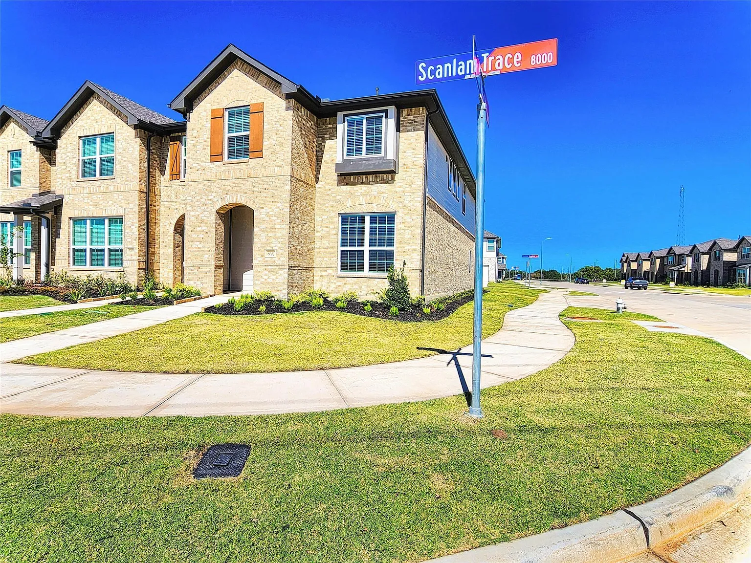 3 bed, 2.5 bath, 1767 sqft, $2,450 — Photo 2