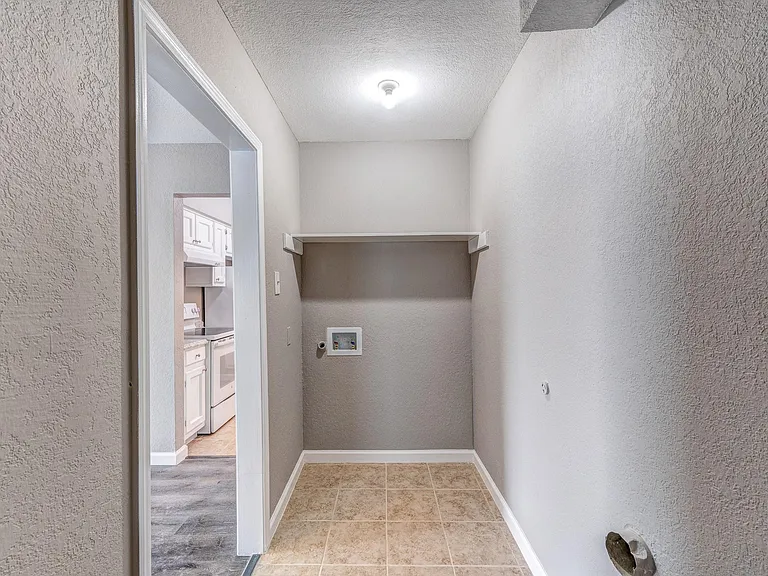 523 Spring Dr #4 — Photo 8