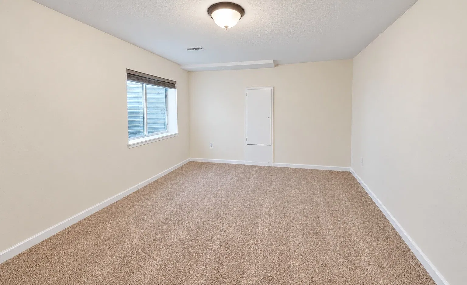 1395 E 100th Ln — Photo 1