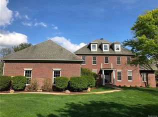 5297 Timber Bend Dr, Brighton, MI