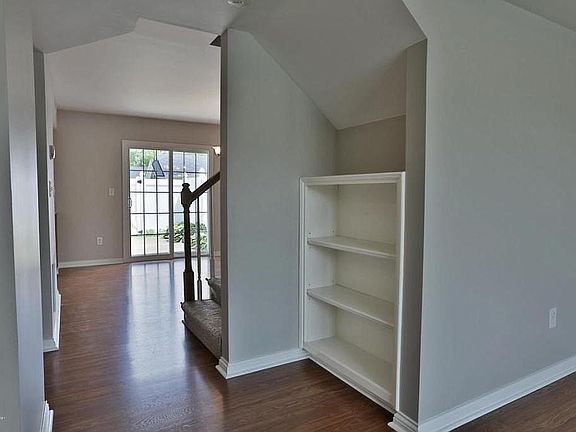 3rd image of 512 Jurich Ct