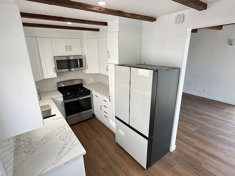 118 45th St #118 — Photo 9