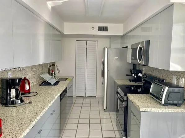 3500 Mystic Pointe Dr, Aventura, FL