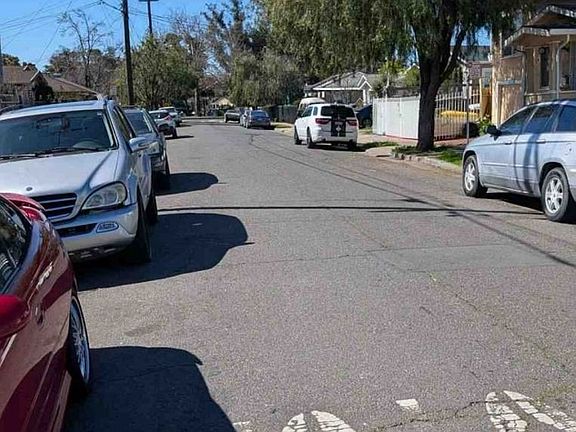 Exterior Neighborhood (street photo)